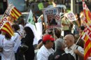 Aspecto de la concentración en 2011 de más de medio millar de trabajadores sanitarios del Instituto Catalán de la Salud (ICS) en protesta por los recortes. EFE/Archivo