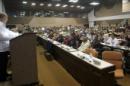Fotografía tomada el pasado 29 de octubre en la que se registró al ministro cubano de Salud Pública, Roberto Morales (i), al participar en una reunión técnica de especialistas y directivos para la prevención del Ébola, en La Habana (Cuba). EFE/Archivo