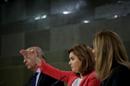 La vicepresidenta del Gobierno, Soraya Sáenz de Santamaría, durante la rueda de prensa ofrecida al término de la reunión del Consejo de Ministros celebrada hoy en Madrid. EFE