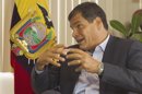 ENTREVISTA-Correa: Chávez atraviesa un duro tratamiento pero se recupera