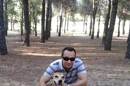 Fotografía facilitada por el Partido animalista contra el maltrato animal (PACMA) de Javier Limón, el marido de la auxiliar de enfermería infectada de ébola, que posa con su perro Excalibur. Limón, que permanece en aislamiento en el Hospital Carlos III de Madrid al igual que su mujer, ha denunciado ayer que la Comunidad de Madrid le ha pedido autorización para sacrificar al perro de la familia como medida preventiva y que, en caso de que se niegue, solicitarán una orden judicial para entrar en la casa y acabar con su vida. EFE