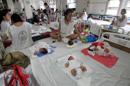 Es innecesario internar más de 24 horas a los bebés con fiebre, según un estudio