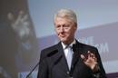 Bill Clinton ve "al alcance" una generación libre de sida