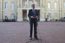 El ministro británico de Asuntos Exteriores, Philip Hammond, atiende a la prensa a las puertas de lugar donde se celebra la reunión para estudiar la respuesta global a la crisis del virus del ébola en Lancaster House, Londres (Reino Unido). EFE/Archivo