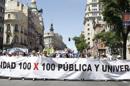 Cabecera de la manifestación convocada por "la marea blanca" a su paso por la calle de Alcalá. EFE/Archivo