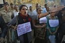 Las autoridades cierran Nueva Delhi tras la muerte de la joven violada