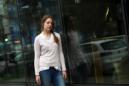 Belén Olías (Madrid, 1995), autora del libro "Clara frente al espejo", en el que explica su historia personal con la anorexia, asegura que personificar la anorexia le ayudó a combatir la soledad en la que la tenía sumida la enfermedad. EFE