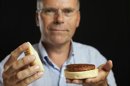 La primera hamburguesa de laboratorio "casi sabe a carne"