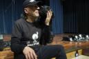El músico vasco Ibón Casas ha presentado hoy en Logroño su propuesta "El rock ciego ve la luz", un proyecto musical que pretende concienciar sobre la necesidad de una mayor investigación médica de las llamadas "enfermedades raras", en este caso de la retinosis pigmentaria, de la que él está afectado. EFE