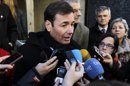 El secretario general del PSM, Tomás Gómez, tras haber presentado hoy en el registro de la Comunidad de Madrid firmas de ciudadanos para avalar una Iniciativa Legislativa Popular con la que frenar el copago farmacéutico. EFELa tasa de un euro por receta implantada por el gobierno de la Comunidad de Madrid empiezó a aplicarse el día 1 de enero. EFE/Archivo
