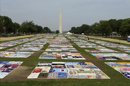 Vista general del SIDA Memorial Quilt, en Washington, Estados Unidos, el pasado 23 de julio de 2012, durante la segunda jornada de la XIX Conferencia Internacional del Sida. EFE