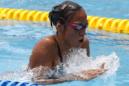 La nadadora Jessica Vall Costa durante los entrenamientos que el equipo olímpico español de natación llevó a cabo en el Club Natación Metropole de Las Palmas como preparación para los Juegos de Río. EFE/Archivo