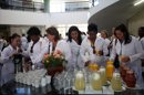Un grupo de médicos extranjeros participaba esta semana en un entrenamiento en la Universidad de Brasilia (Brasil), para poder empezar a trabajar en sanidad pública en este país. EFE