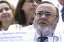 El director gerente del Hospital Carlos III, Rafael Pérez-Santamarina, durante la conferencia de prensa que ha ofrecido hoy el equipo médico que ha atendido a Teresa Romero. EFE
