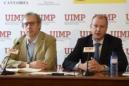 Los investigadores del Instituto de Salud Carlos III Antonio Sarría (i) y Adolfo Muñoz han denunciado hoy la "lentitud" de la sanidad pública española en implantar las nuevas tecnologías en telemedicina. EFE