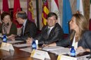 Los entonces conseller de Salud balear, Vicenç Thomàs (2 d), y ministra de Sanidad, Trinidad Jiménez (d), durante una reunión del Consejo Interterritorial del Sistema Nacional de Salud en la capital balear en octubre de 2010. EFE