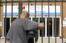 Entrada del Hospital Carlos III de Madrid, en donde se encuentra ingresada Teresa Romero, la auxiliar de enfermería contagiada por el virus del ébola. EFE/Archivo