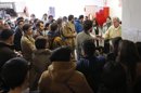 Algunos de los aspirantes en el interior de la Universidad Rey Juan Carlos de Fuenlabrada antes de las pruebas de Formación Sanitaria Especializada (MIR) en las que un total de 40.266 titulados universitarios optan a una de las 7.845 plazas convocadas. EFEInterior de un aula de la Universidad Rey Juan Carlos de Fuenlabrada en un momento de las pruebas de Formación Sanitaria Especializada (MIR) en las que un total de 40.266 titulados universitarios optan a una de las 7.845 plazas convocadas. EFEAlgunos de los aspirantes en el interior de la Universidad Rey Juan Carlos de Fuenlabrada antes de las pruebas de Formación Sanitaria Especializada (MIR) en las que un total de 40.266 titulados universitarios optan a una de las 7.845 plazas convocadas. EFE