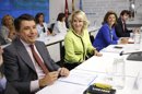 Fotografía facilitada por el PP de Madrid, de su presidenta, Esperanza Aguirre (2i), junto al presidente de la Comunidad de Madrid, Ignacio González (i), presidiendo la reunión del Comité Ejecutivo Regional, esta tarde en la sede del partido en la comunidad. EFE