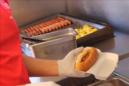El contenido de los "hot dog", una de las comidas rápidas más populares del mundo, denota problemas de higiene al haberse hallado ADN humano en el 2 % de los perros calientes regulares y en dos tercios de los ejemplares vegetarianos.EFE/Archivo