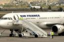 España activó el protocolo de emergencia sanitaria en el Aeropuerto Adolfo Suárez Madrid-Barajas por un pasajero de Air France que durante un vuelo entre París y Madrid sufría temblores, lo que hizo que la tripulación alertara a las autoridades sanitarias españolas. EFE/Archivo