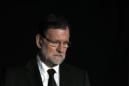 El presidente del Gobierno español, Mariano Rajoy, durante la declaración institucional realizada hoy junto a la canciller alemana, Angela Merkel, y el presidente francés, François Holande, en Seyne-les-Alpes, la localidad francesa próxima al lugar donde ayer se estrelló el avión de Germanwings con 150 ocupantes a bordo. EFE