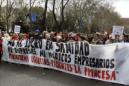 Cabeza de la trigésima "Marea Blanca" de la sanidad madrileña contra el "progresivo deterioro" de la asistencia en los centros de salud y a favor de una Atención Primaria eficiente, equitativa y universal que discurre hoy desde la Plaza de Neptuno a la Puerta del Sol.EFE