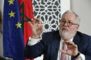 El comisionado de la Unión Europea sobre el clima, Miguel Arias Cañete, durante una entrevista con la AP en Rabat, Marruecos, el 12 de octubre del 2015. Arias Cañete admitió por primera vez que las promesas formuladas por los gobiernos nacionales en anticipo a una gran conferencia de las Nacioes Unidas no llegan a cumplir con el objetivo internacional de mantener el calentamiento global por debajo de los 2 grados centígrados (3,6 Fahrenheit). (AP Foto/Abdeljalil Bounhar)