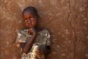 El uso de mosquiteras tratadas con insecticidas y los tratamientos antimaláricos han conseguido reducir un 47 % la mortalidad de la malaria desde el año 2000, aunque en países como Mozambique la patología ha crecido. EFE/Archivo