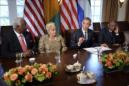 El presidente de Estados Unidos, Barack Obama (2-d), mantiene una reunión con sus homólogos de Liberia, Ellen Johnson Sirleaf (2-i); de Guinea, Alpha Condé (d); y de Sierra Leona, Ernest Bai Koroma (i); en la Casa Blanca de Washington, Estados Unidos. EFE