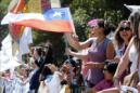 Durante esta jornada, los funcionarios públicos realizaron marchas en diversos sectores de la capital chilena y para mañana se espera una gran movilización a nivel nacional. EFE/Archivo