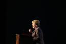 En la imagen un registro de la presidenta de Chile, Michelle Bachelet, quien explicó que tampoco se le podrá dar término al contrato de salud a una mujer por su no declaración de quedar embarazada. EFE/Archivo