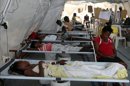 Varias personas con cólera son atendidas en el Centro de Tratamiento de Cólera de Médicos Sin Fronteras, en Puerto Príncipe (Haití). EFE