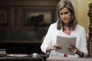 La ministra de Sanidad, Ana Mato, abandona el estrado al finalizar su intervención en la sesión de control al Ejecutivo que hoy celebra el Congreso de los Diputados. EFE