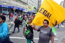 Varias personas participantes en una marcha por la legalización de la marihuana en Montevideo. EFE/Archivo