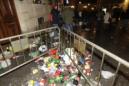 vasos, botellas y bolsas del supermercado en la celebración una Nochevieja. EFE/Archivo