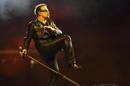 El vocalista de la banda irlandesa U2, Bono, durante un concierto en el Soldiers Field de Chicago (Illinois, Estados Unidos). EFE/Archivo