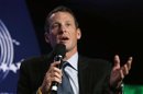'Seguiremos adelante', dice Armstrong en la gala de su fundación