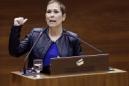 La presidenta del Gobierno de Navarra Uxue Barkos, durante su intervención ayer en la sesión de control al Gobierno. EFE