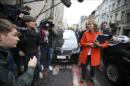 La ministra de Sanidad española, Ana Mato, responde a los periodistas a su llegada a la reunión extraordinaria de ministros de Sanidad de la Unión Europea (UE) celebrada en Bruselas para coordinar la puesta en marcha de medidas destinadas detectadar posibles caso de ébola y evitar su propagación en Europa. EFE