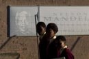 Mandela sigue "grave, pero estable"
