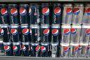 Bebidas Pepsi exhibidas en JJ&F Market en Palo Alto, California, el 9 de febrero de 2009. PepsiCo dejará de utilizar el aspartame en las Diet Pepsi en respuesta a la retroalimentación de los clientes y lo reemplazará con sucralosa, otro edulcorante artificial conocido como Splenda, se informó el 24 de abril de 2015. (Foto AP/Paul Sakuma)