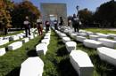 La Plataforma "Derecho a vivir", que ha convocado la IV Marcha por la Vida mañana, instaló el pasado 31 de octubre en un parque de Madrid un "cementerio" con más de 300 ataúdes simulados para pedir al Gobierno la reforma de la ley del aborto. EFE/Archivo