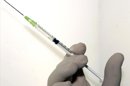 Inyección de toxina botulínica, conocida por Botox. EFE/Archivo