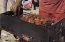 La famosa barbacoa texana, una institución en este estado sureño, contiene chuletas de ternera y de cerdo, pecho de res o salchichas, todos ellos productos que pueden causar cáncer según el estudio publicado este lunes. EFE/Archivo