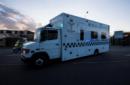 La enfermera británica Pauline Cafferkey es trasladada en una ambulancia al hospital en Northolt, al este de Londres, el pasado mes de febrero. EFE/Archivo