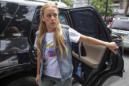 La esposa del líder opositor preso Leopoldo López, Lilian Tintori, participa, este 31 de mayo de 2016, de una jornada de recolección de alimentos y medicinas para las personas privadas de libertad, en el marco de una campaña que busca promover la defensa de los derechos de las mujeres que han sido víctimas de "vejaciones" y maltratos al visitar una cárcel en Caracas (Venezuela). EFE