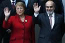 La presidenta chilena, Michelle Bachelet (i), y el director general de la FAO, José Graziano da Silva (d), saludan durante una sesión de la XXXIII Conferencia Regional de la FAO para America Latina y el Caribe este 7 de mayo de 2014, en Santiago (Chile). EFE