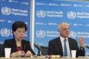La directora general de la Organización Mundial de la Salud (OMS), Margaret Chan (i), junto al enviado especial de la ONU para el Ébola, David Nabarro, en la sede de la OMS en Ginebra. EFE/Archivo