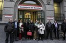 Representantes de los sindicatos que forman parte de la Mesa sectorial de Sanidad entregan hoy a la Consejería el proyecto que proponen para gestionar el sistema sanitario. EFE